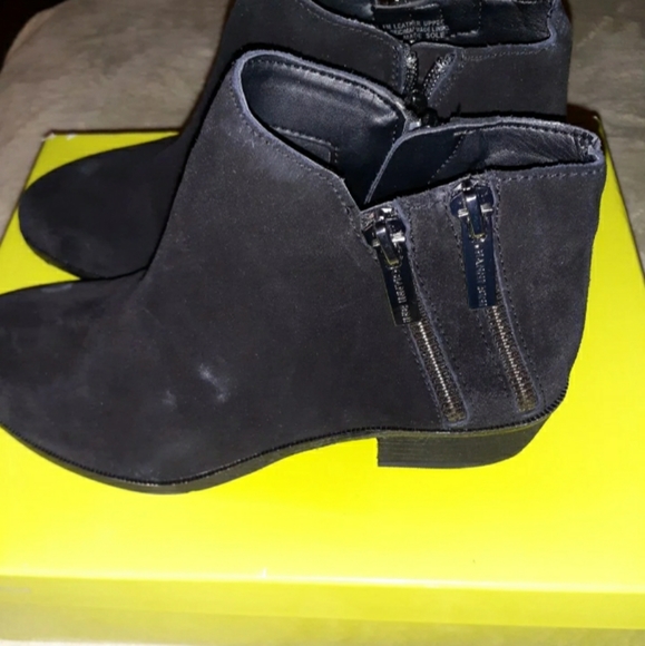 Black Suede Gianni Bini boots - Picture 4 of 5